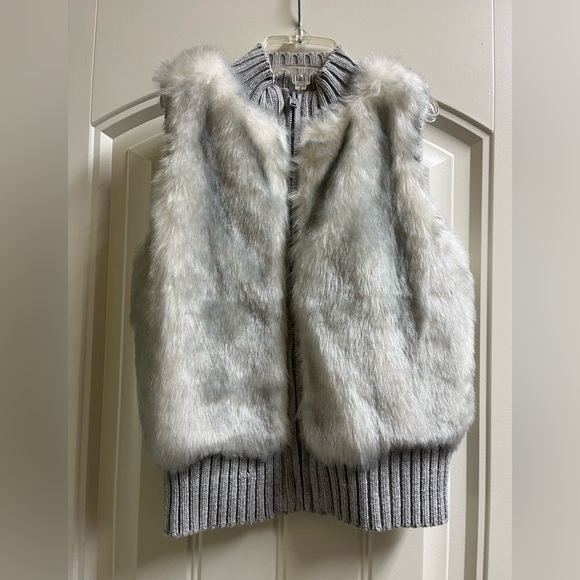 NWOT Gymboree Girls Faux Fur Sweater Vest - Picture 5 of 5